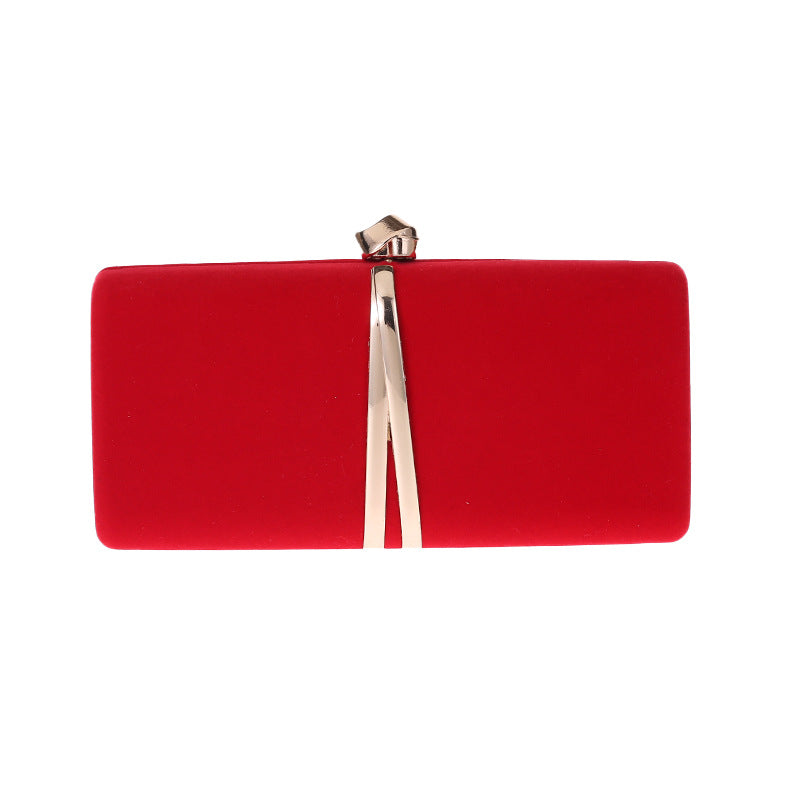 Ou Meimei holding a hard box small square bag dinner bag