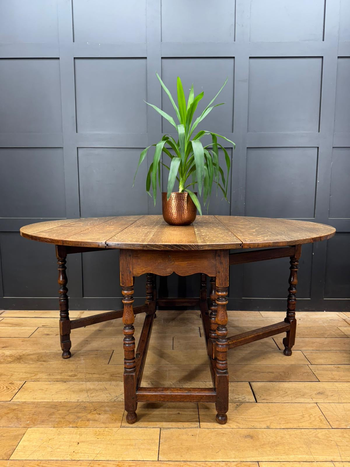 Antique Solid Oak Drop-Leaf Dining Table / Extending Table / Antique Sideboard
