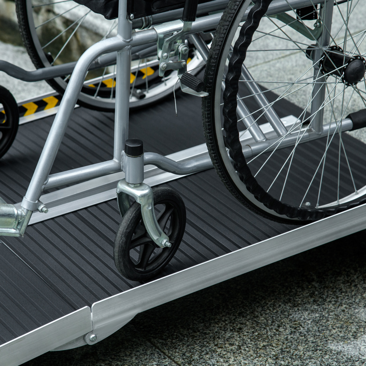 HOMCOM Folding Aluminium Wheelchair Ramp 152x73cm 272KG Capacity for Home