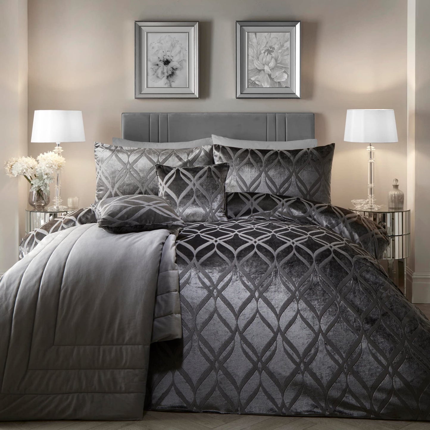 SOIREE - Luxury Ogee Velvet Duvet Cover - Super King Bedding Size (260 x 220cm) - 2x Pillowcases - Soft & Cosy Velvet Bedding in Slate Grey - Jacquard