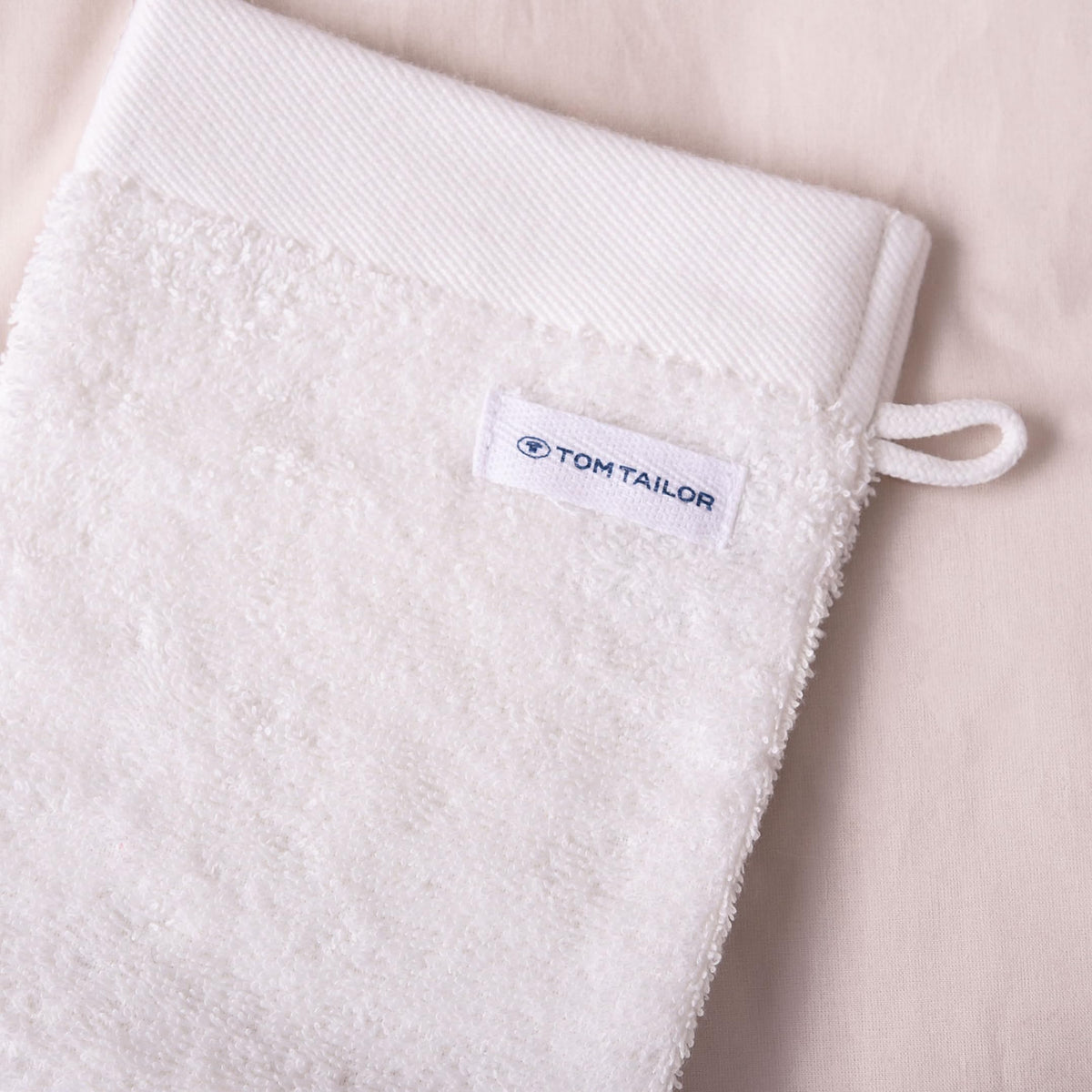 Herding Tom Tailor Wash Mitts Set of 6 16 x 21 cm 100% Cotton Terry Cloth with Hanger and Label with Logo, Colour Bath Towel White (Crisp White)