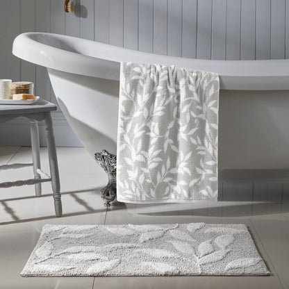 Dreams & Drapes - Grey Leaf Bath Sheet (90 x 150cm) - 100% Cotton - Soft Touch & Fluffy - Botanical Vintage Towel in Grey