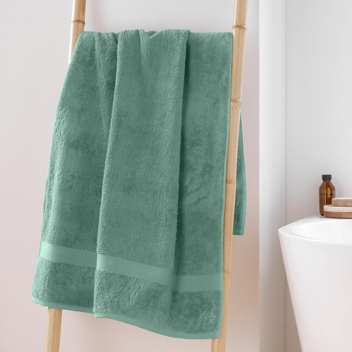 douceur d'intérieur, Elegance Celadon Bath Towel (70 x 130 cm) 100% Cotton Plain