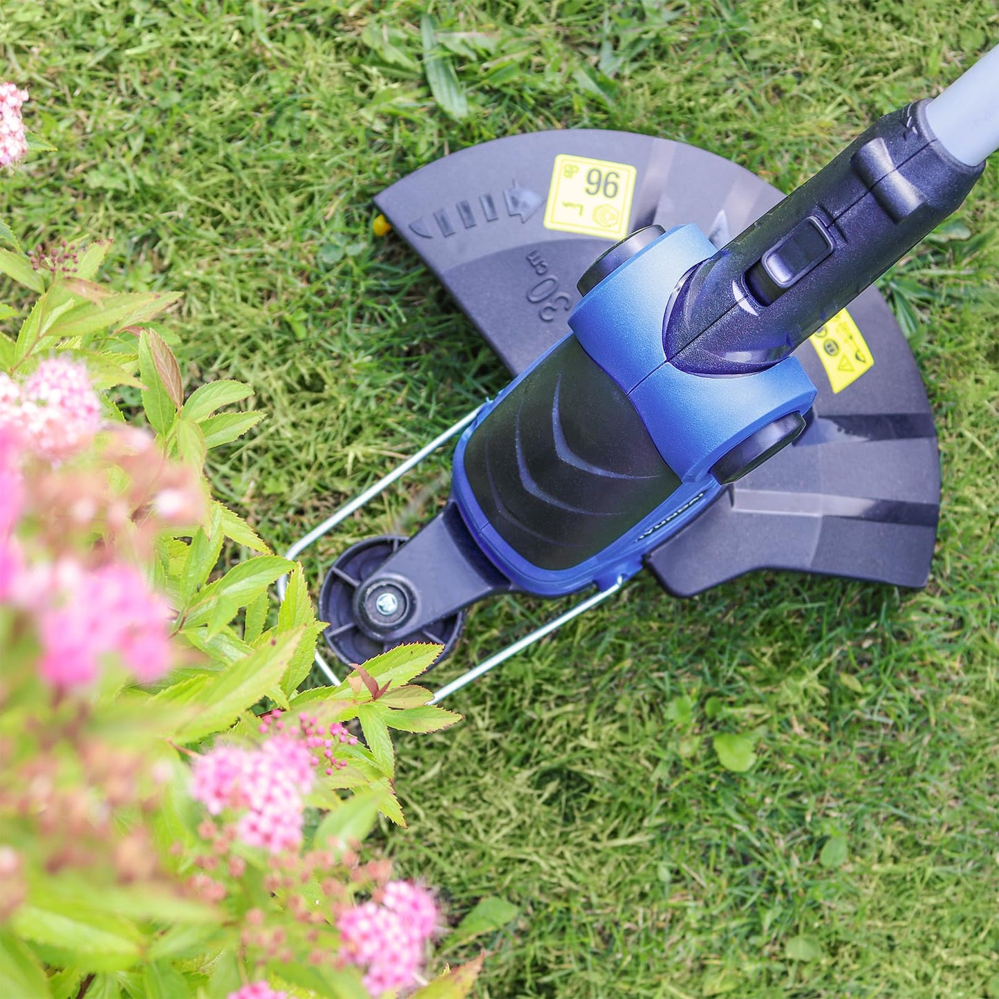Hyundai 600W 2-in-1 Electric Grass Trimmer and Lawn Edger 30cm Cutting Width Grass Strimmers with Long 10m Power Cable, Lightweight at 3.5kg, 3 Year
