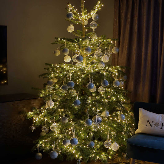 Qbis 800 LED Christmas Lights, Warm White Lights on Green Wire. 1 in 10 Random Twinkling Fairy Lights. Christmas Tree Lights, Indoor or Outdoor use