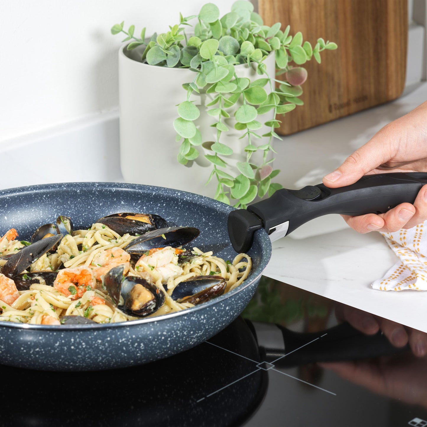 Russell Hobbs Nightfall Stone Frying Pan Set  Smart Clip Non-Stick Pans, 20cm, 24cm, 28cm, Stay Cool Detachable Handle, Oven to Hob to Table Cooking,