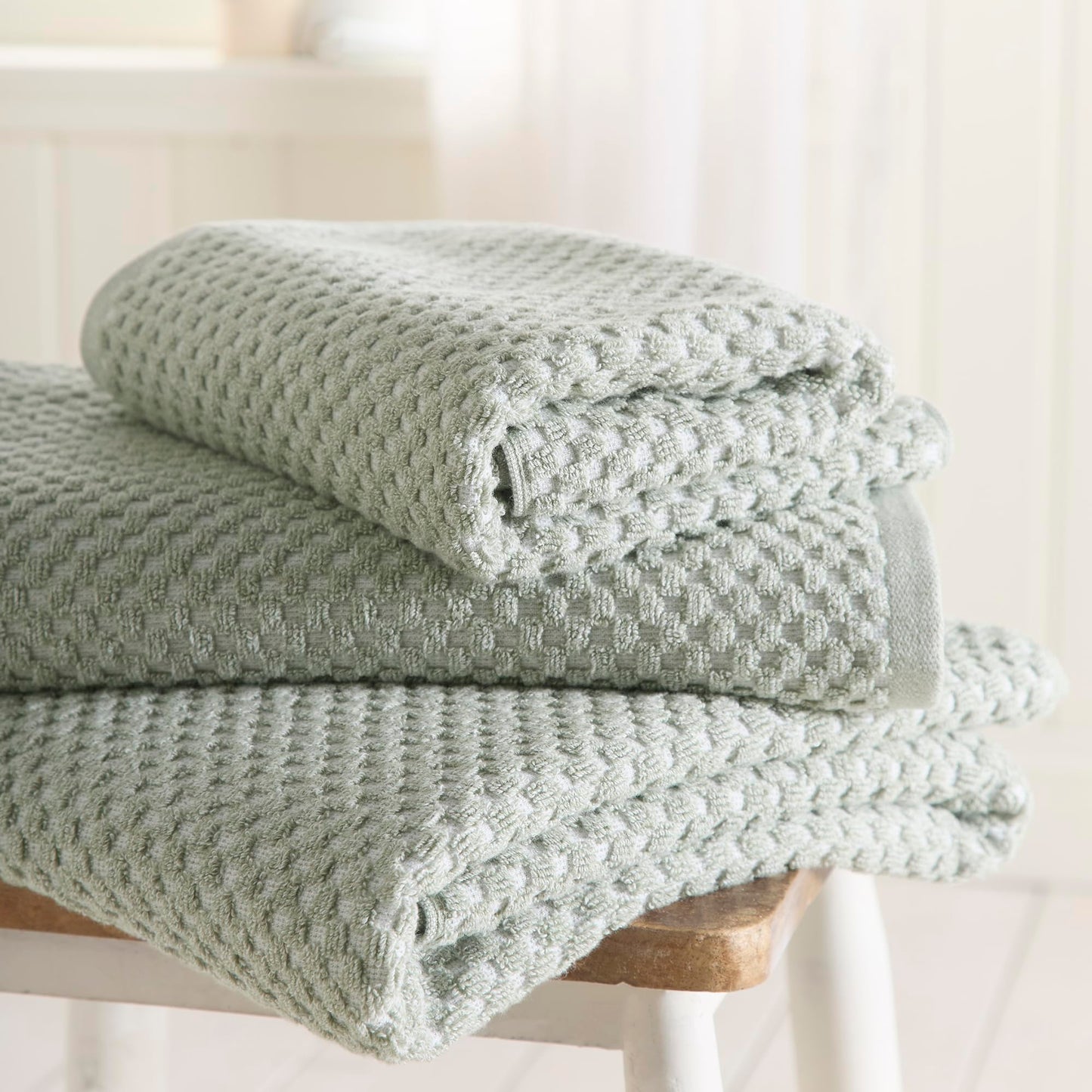 Dreams & Drapes Popcorn Check Bath Towel Green – Soft Absorbent 100% Cotton Jacquard Textured Bathroom Towel, Quick‑Dry