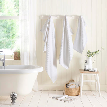 Dreams & Drapes Popcorn Check Bath Sheet White – Extra‑Large Soft Absorbent 100% Cotton Jacquard Check Bathroom Towel, Quick‑Dry
