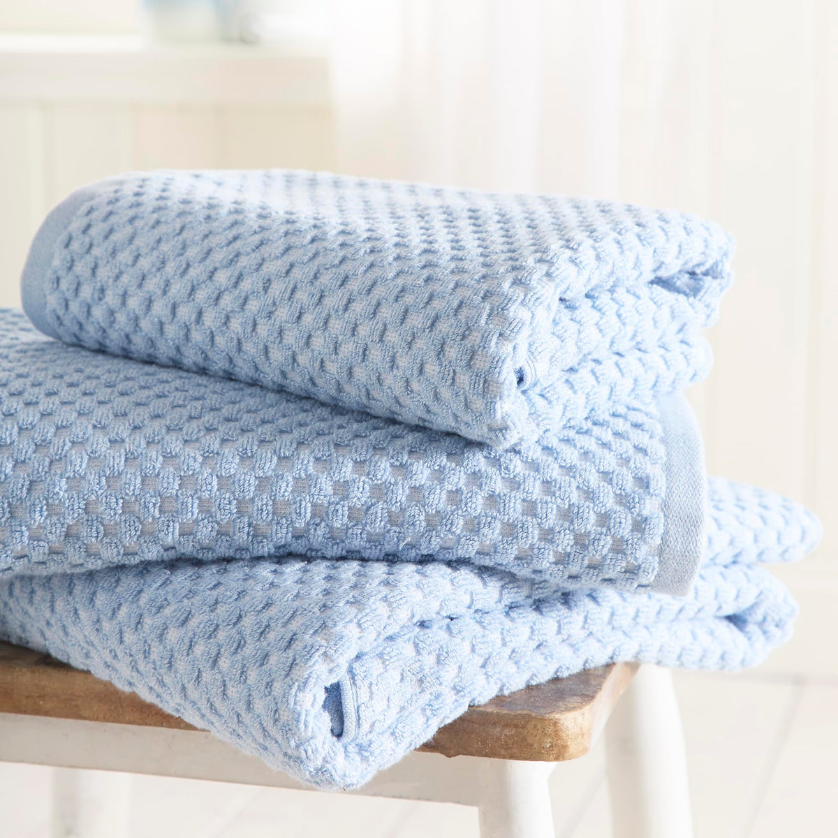 Dreams & Drapes Popcorn Check Bath Towel Blue – Soft Absorbent 100% Cotton Jacquard Textured Bathroom Towel, Quick‑Dry