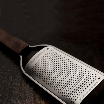 Microplane Kitchen grater Fine for hard cheese, citrus fruits, garlic, chili, cinnamon and nutmeg with stainless steel blades - Made in USA