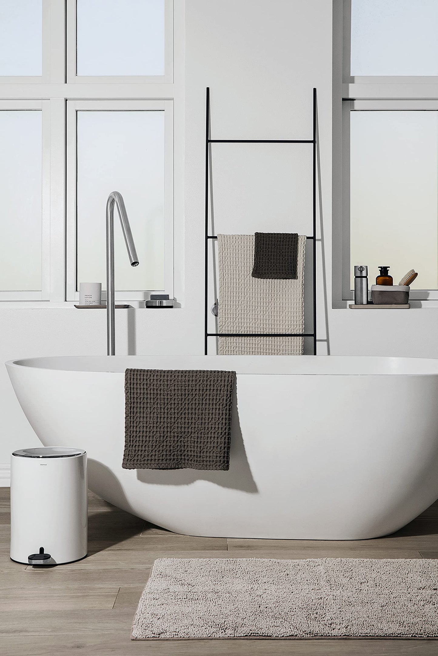 Blomus Caro hand towel, magnet, width 50 cm, depth 100 cm