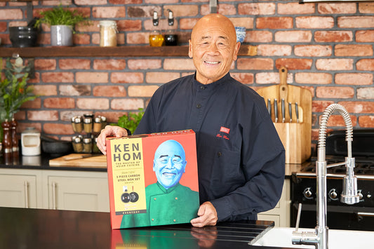 Ken Hom Carbon Steel Wok Set, 31cm, Classic, Non-Induction/Wooden Handle/Flat Base Pan, Includes Wok Pan with Lid, Wooden Wok Utensils & Recipe Book,