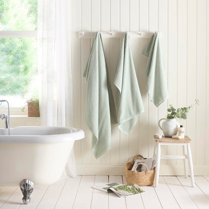 Dreams & Drapes Popcorn Check Bath Towel Green – Soft Absorbent 100% Cotton Jacquard Textured Bathroom Towel, Quick‑Dry