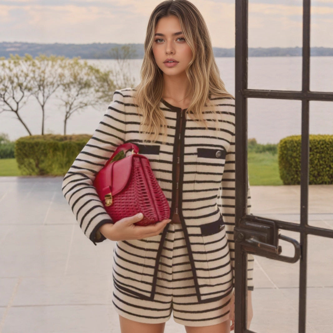Black And White Striped Round Neck Multi-pocket Fashionable Coat