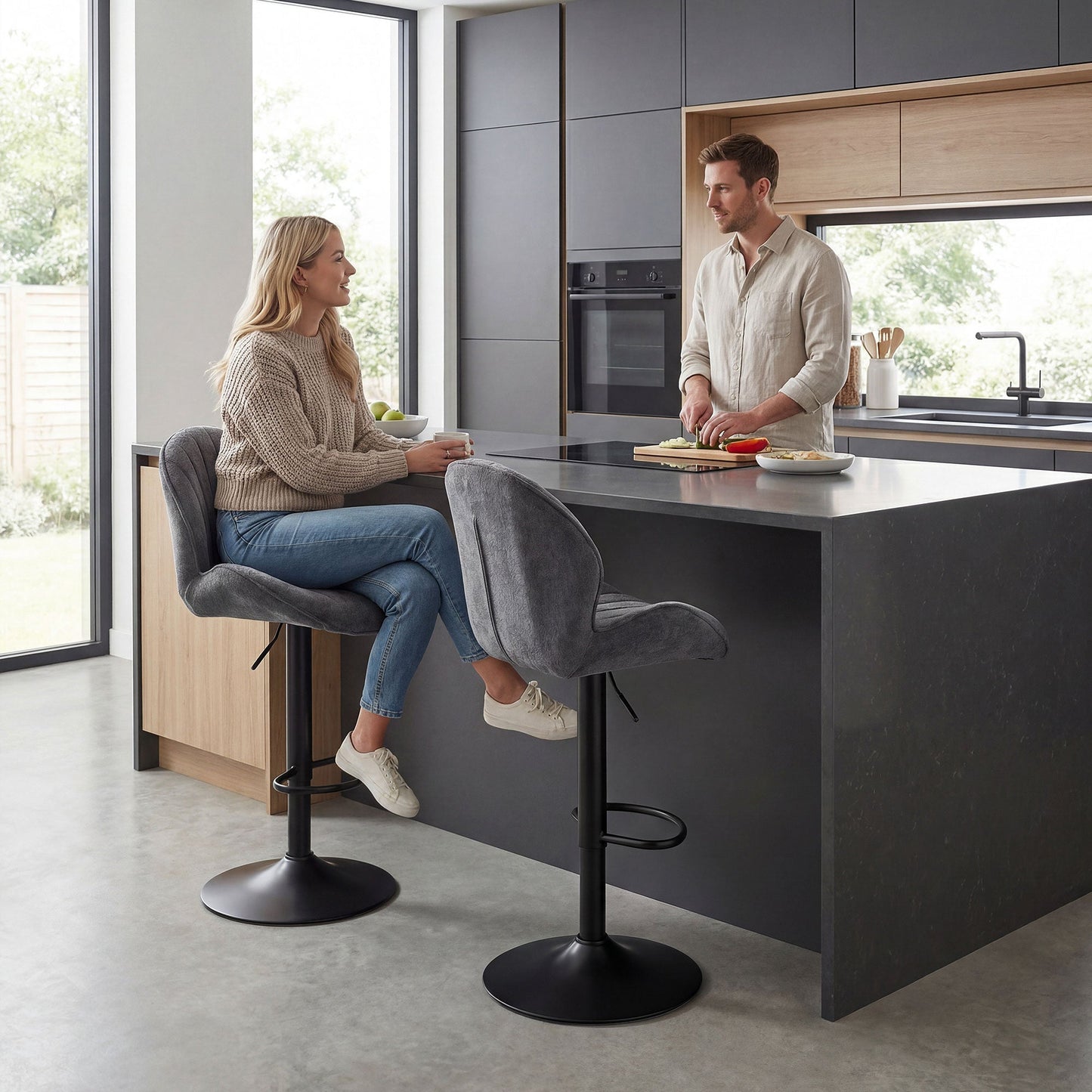 HOMCOM Bar Stools Set of 2, Swivel Barstools with Back, Adjustable Height and Footrest for Kitchen Island, Dining Room, Grey