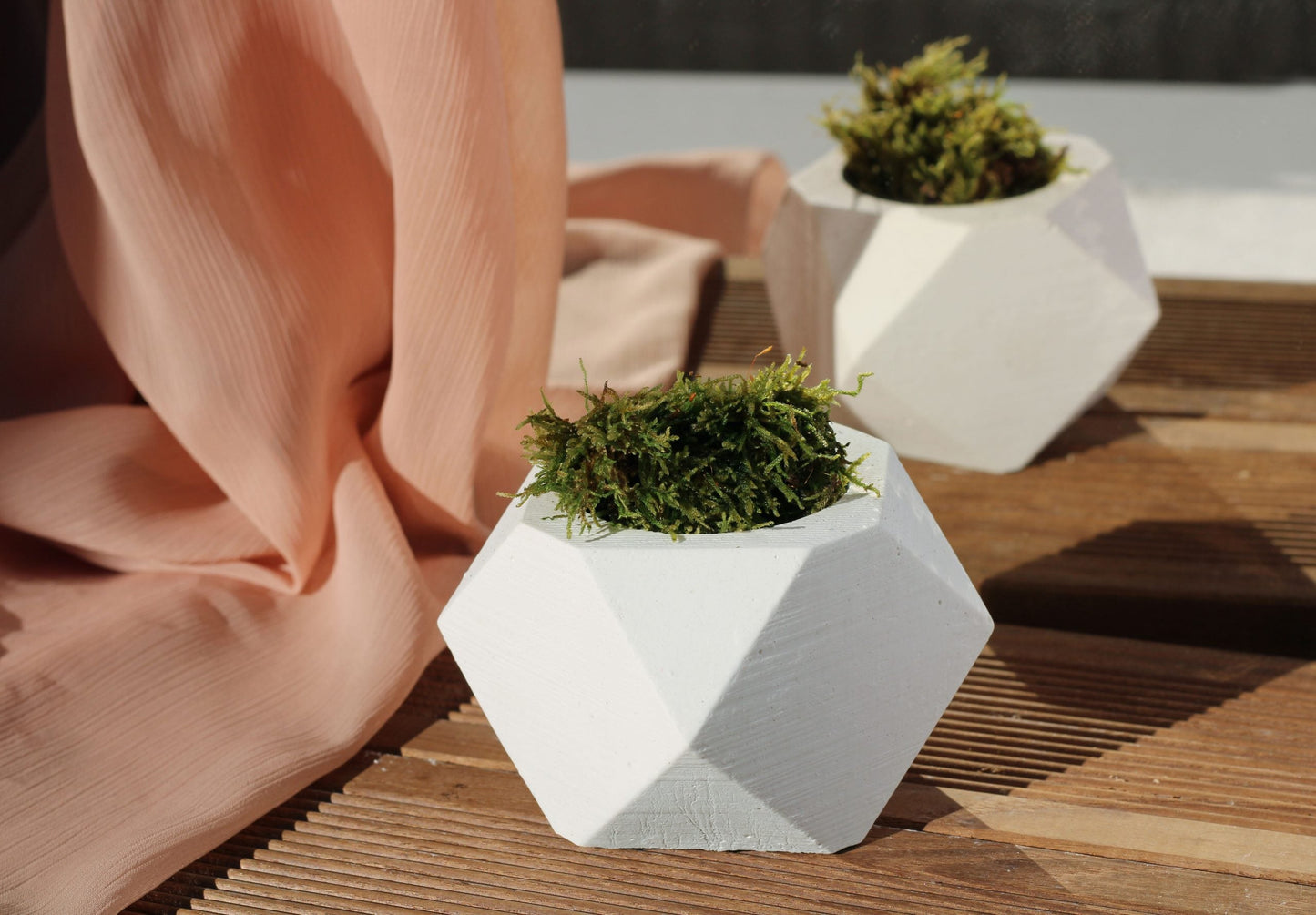 WHITE CONCRETE HEXAGONAL POT