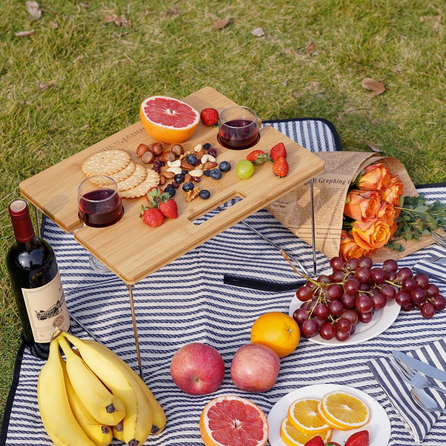 Wicker Picnic Basket for 2, 2 Person Picnic Set, Willow Hamper Service Gift Set with Bamboo Wine Table with Metal Legs for Camping and Outdoor Party