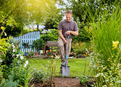 Gardena NatureLine Pointed Spade, Coated Garden Spade for Turning Over and Removing Soil, Safe Foot Rest, FSC-Certified Ashwoo D-Handle