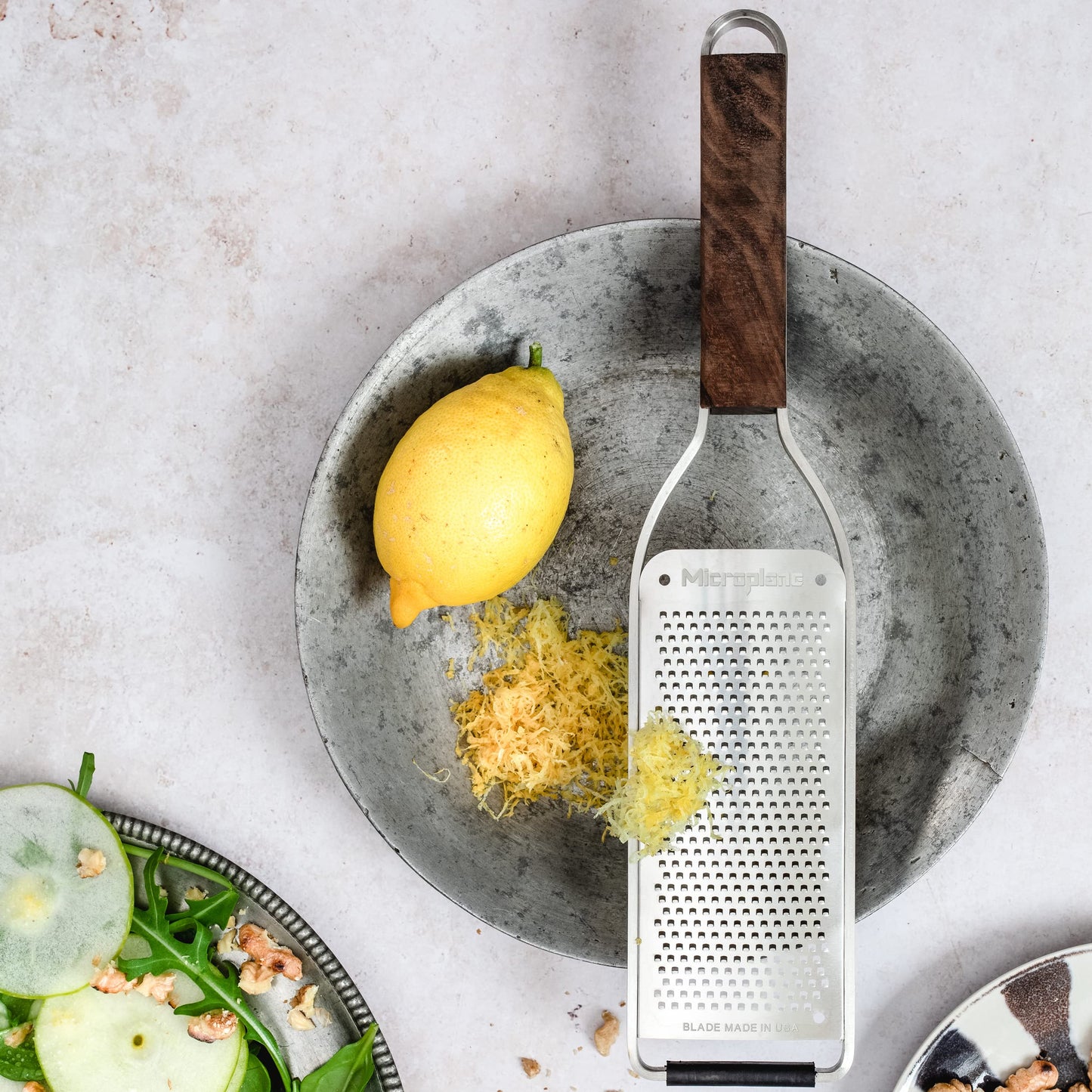 Microplane Kitchen grater Fine for hard cheese, citrus fruits, garlic, chili, cinnamon and nutmeg with stainless steel blades - Made in USA