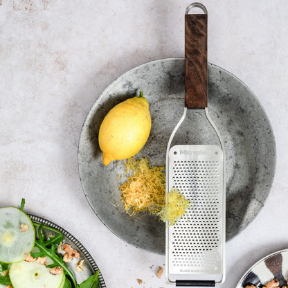 Microplane Kitchen grater Fine for hard cheese, citrus fruits, garlic, chili, cinnamon and nutmeg with stainless steel blades - Made in USA