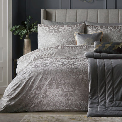 Laurence Llewelyn-Bowen - Silver Embossed Damask Duvet Cover - Super King Bedding Size (260 x 220cm) - 2 Pillowcases - Silver Velvet Damask Bedding -