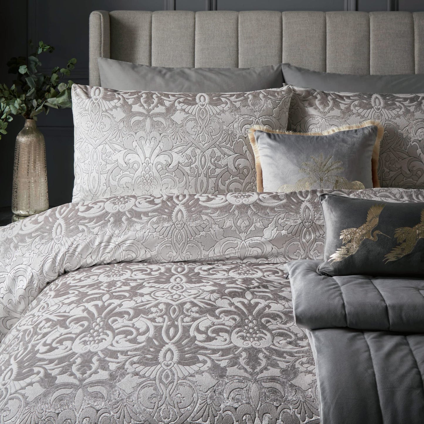 Laurence Llewelyn-Bowen - Silver Embossed Damask Duvet Cover & Pillowcases - Double (200 x 200cm) - Luxury Velvet Bedding Set - Jacquard