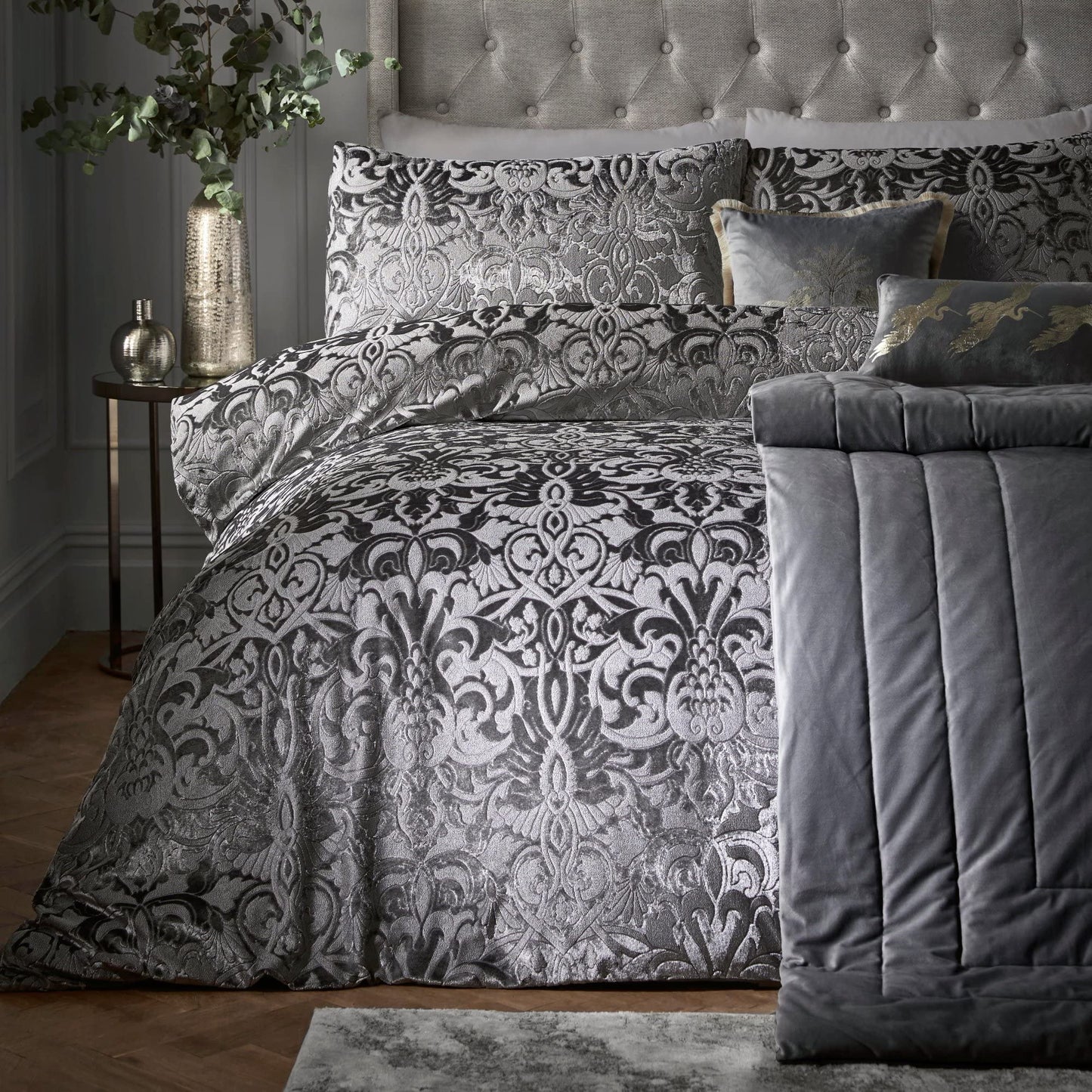 Laurence Llewelyn-Bowen - Slate Grey Embossed Damask Duvet Cover Set - Double Size (200 x 200cm) - 2 Pillowcases - Luxury Bedding Set - Velvet Damask