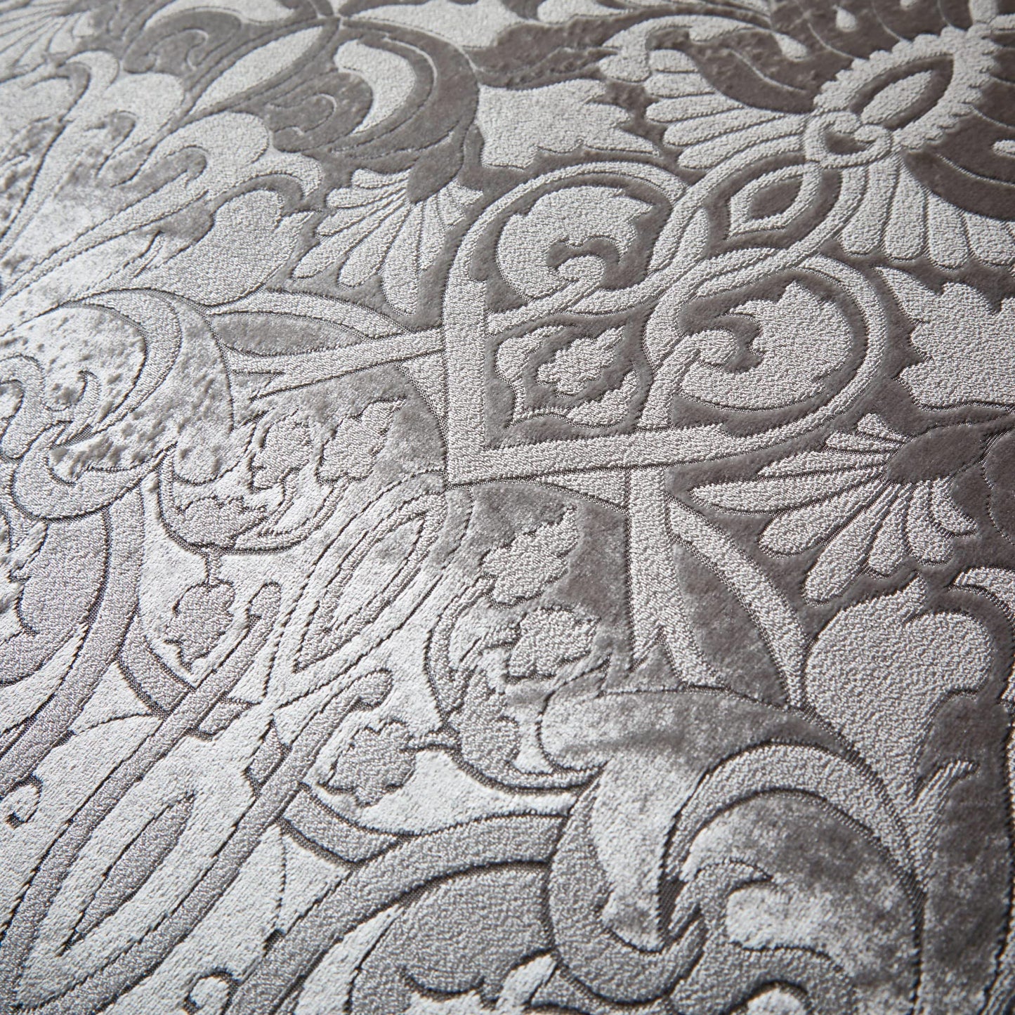Laurence Llewelyn-Bowen - Silver Embossed Damask Duvet Cover - Super King Bedding Size (260 x 220cm) - 2 Pillowcases - Silver Velvet Damask Bedding -