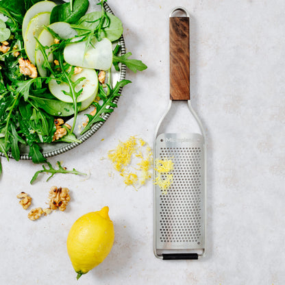 Microplane Kitchen grater Fine for hard cheese, citrus fruits, garlic, chili, cinnamon and nutmeg with stainless steel blades - Made in USA