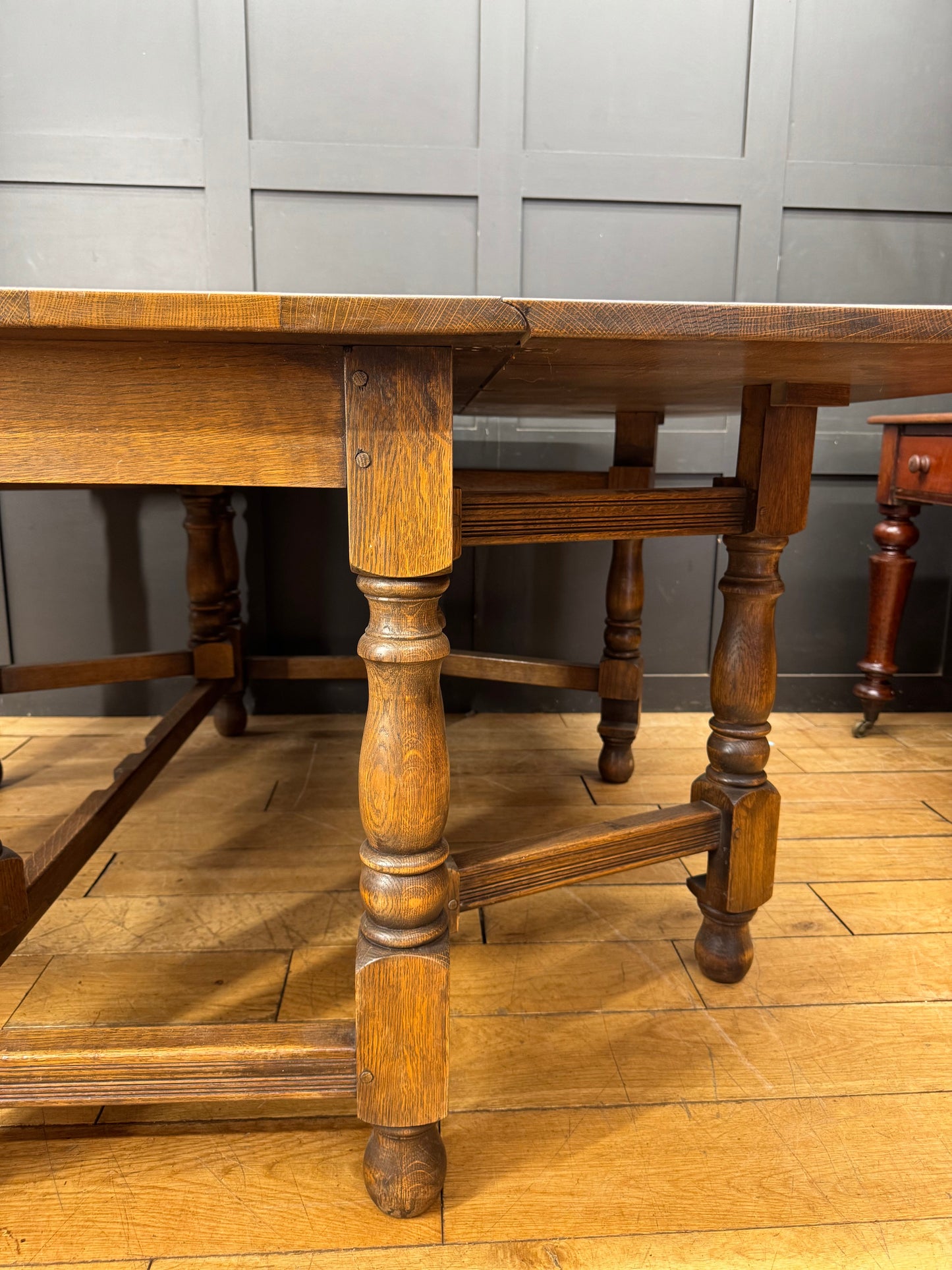 Large Solid Oak Gateleg Dining Table Drop Leaf Kitchen Table Sideboard