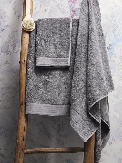 SWEET HOME Guzzini Botanical - Large Bath Towel 70 x 140 cm OekoTex Certified Cotton and Smooth Soft Natural Fibres, Durable Absorbent Shower Towel