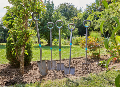 Gardena ErgoLine Pointed Spade, Garden Spade Steel for Turning Over and Removing Soil with Foot Rest and Ergonomic D-Handle (17012-20)