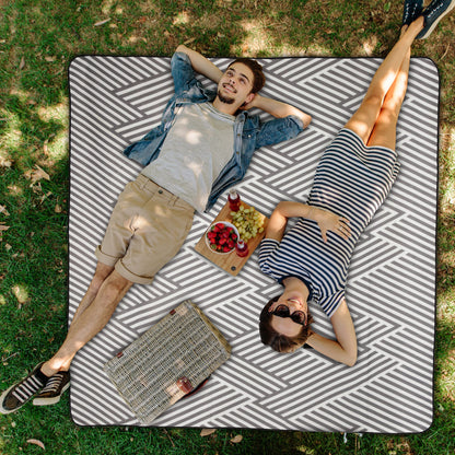 Relaxdays XXL Picnic Blanket, Aluminium Coating, Folding Beach Rug with Handle, 200x200 cm, Grey-White