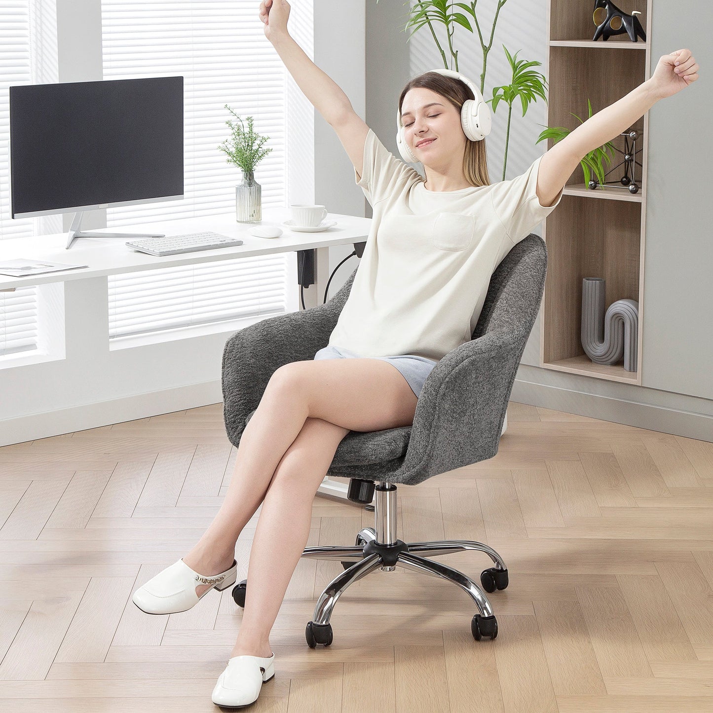 HOMCOM Velvet-Feel Office Chair - Grey
