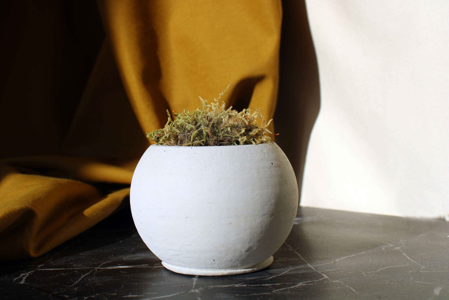 CONCRETE ROUND POT
