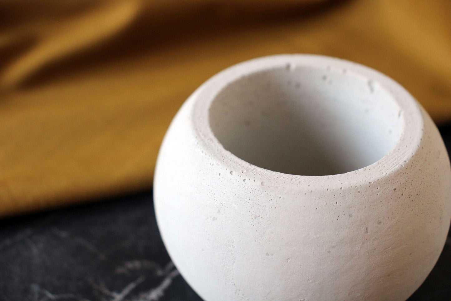 CONCRETE ROUND POT