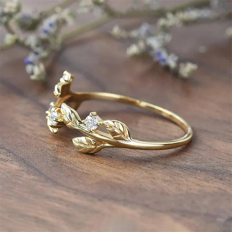 Huitan Exquisite Gold Color Leaf Ring for Women Inlaid Crystal CZ Stone Luxury Fashion Bridal Wedding Party Accessories Jewelry