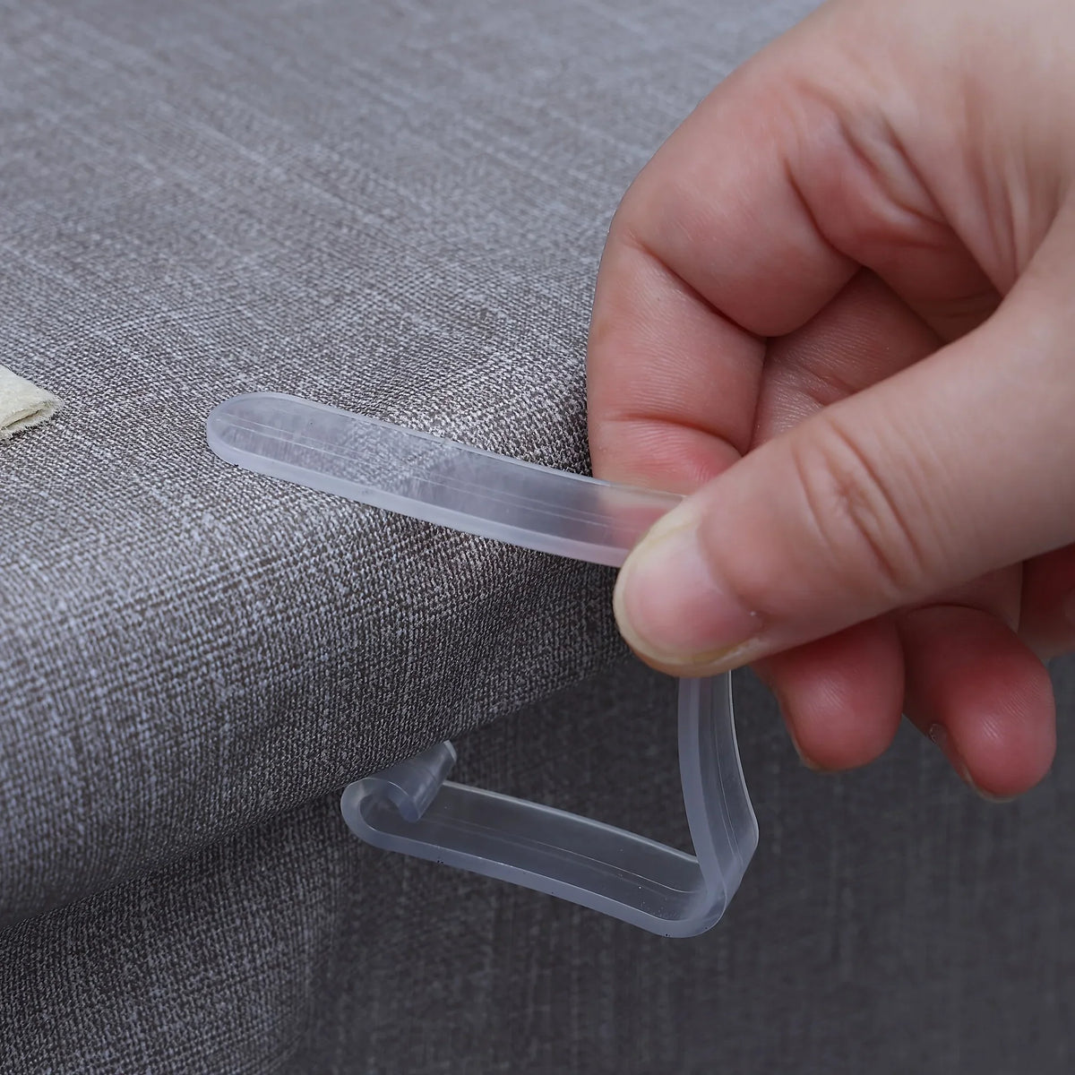 72pcs Clear Tablecloth Clips Picnic Cloth Plastic Clip Windproof Table Cover Holder Clamps For Home Kitchen Restaurant Accessory