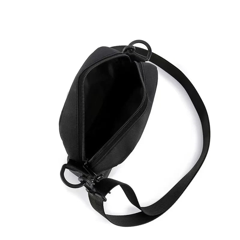 Men's bag, available in single shoulder or cross-body design, suitable for daily use during school. Made of nylon material.