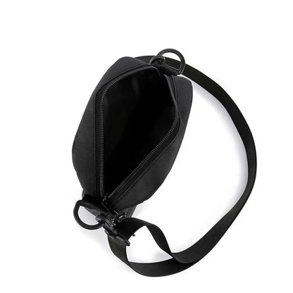 Men's bag, available in single shoulder or cross-body design, suitable for daily use during school. Made of nylon material.
