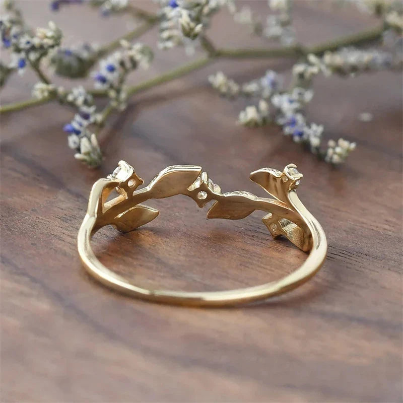 Huitan Exquisite Gold Color Leaf Ring for Women Inlaid Crystal CZ Stone Luxury Fashion Bridal Wedding Party Accessories Jewelry