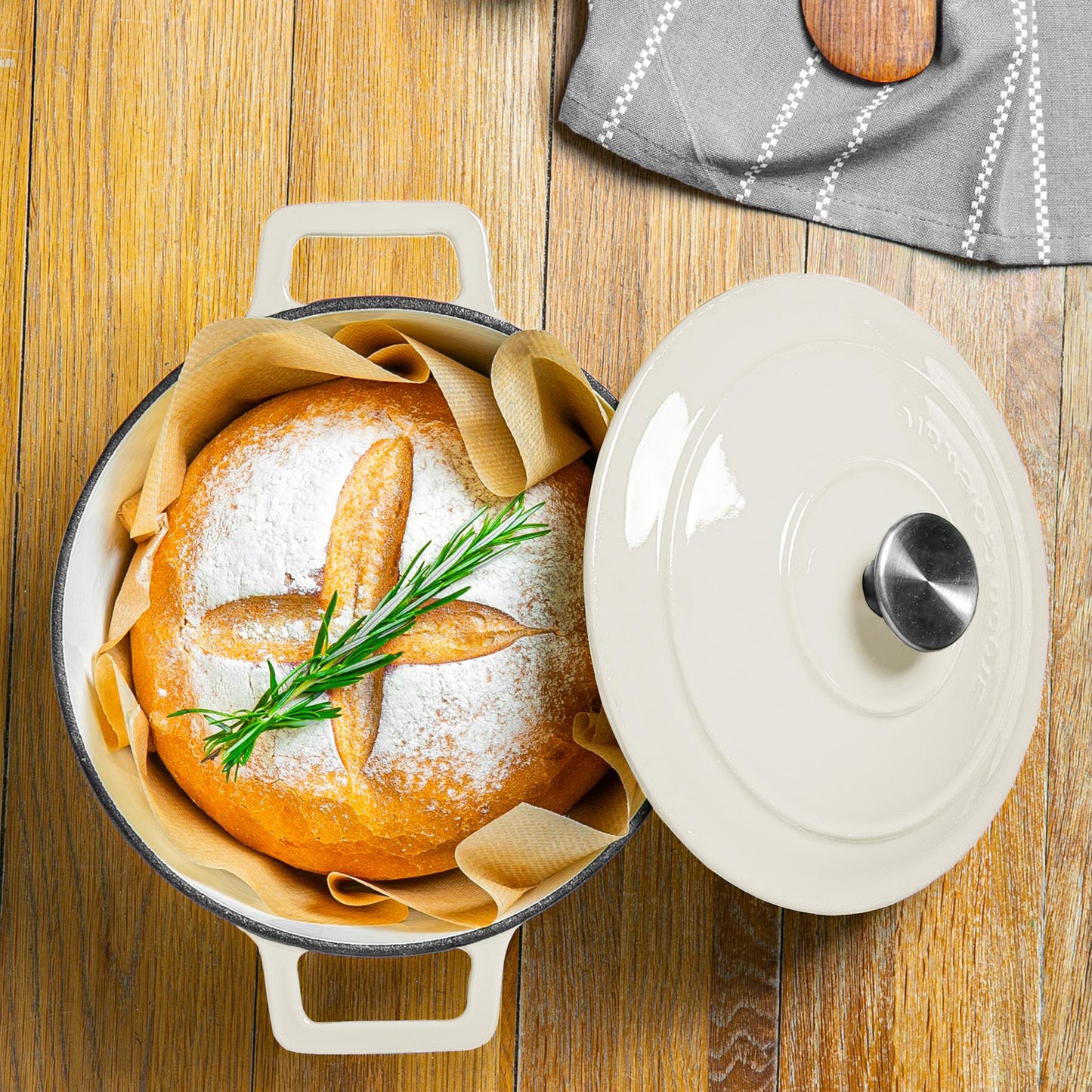 4.5L Pebble Gloss Cast Iron Casserole Dish