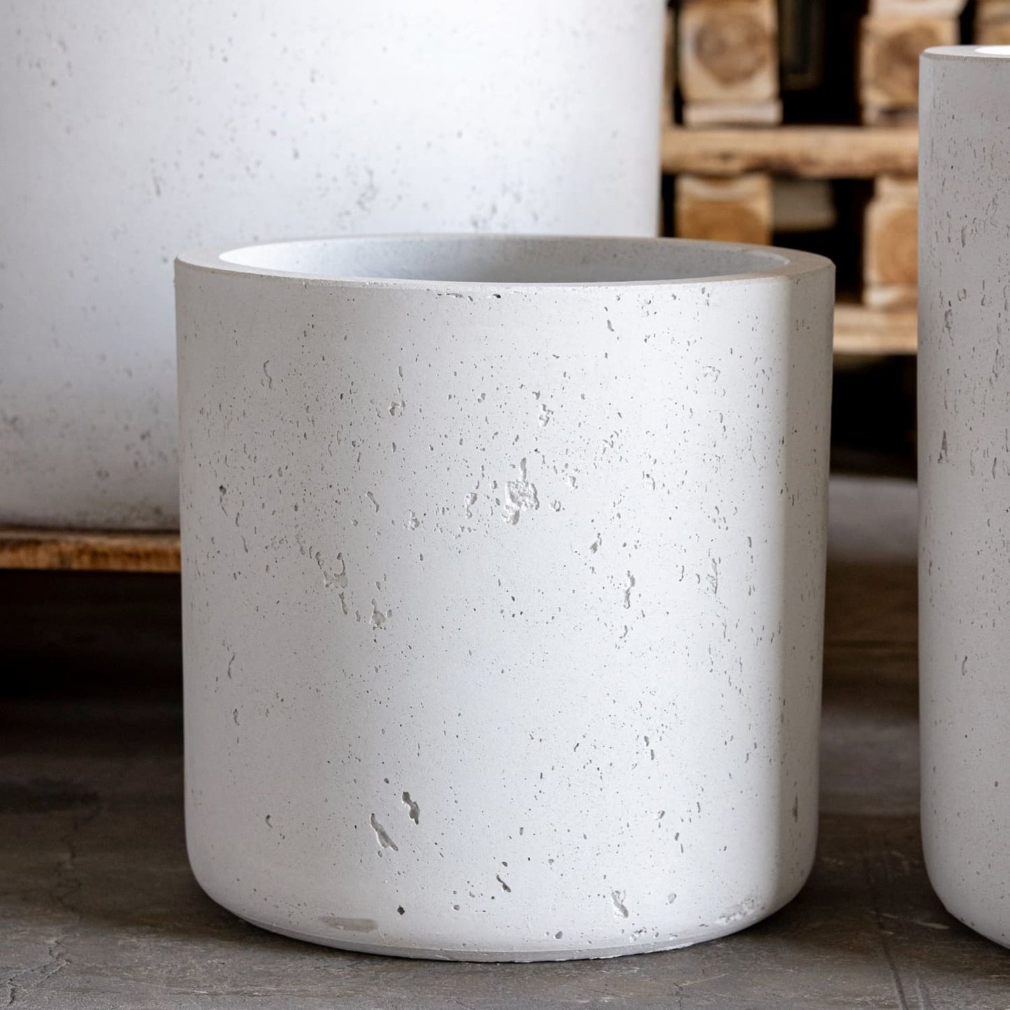 Aurella | White Mist – 100cm XXL Concrete Cylinder Planter – 621L Round Plant Pot