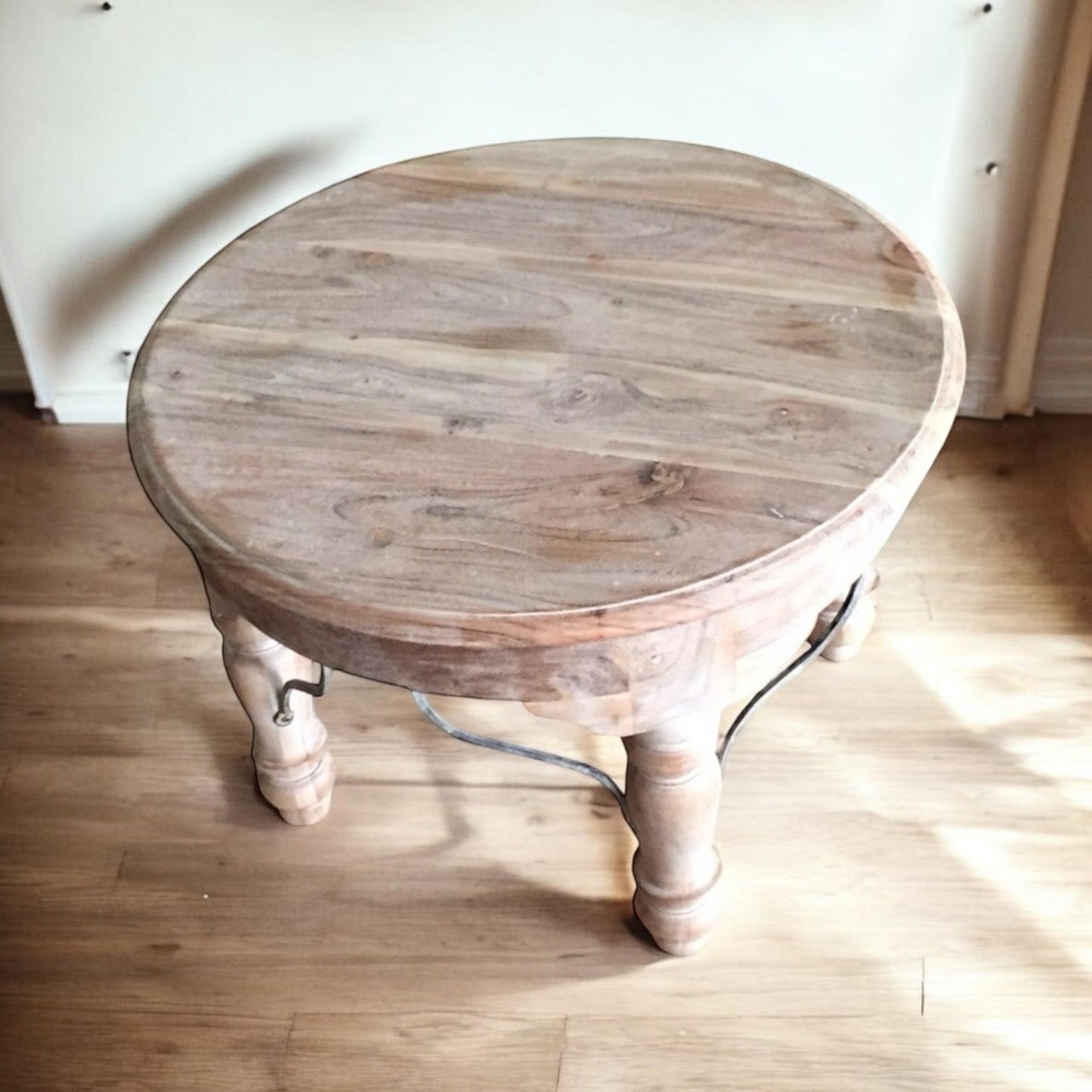 AcaciaHome Durable and Elegant Wooden Round Table - Classic Design, Sturdy Construction, Perfect for Dining, Living Room, or Kitchen Spaces - Adds Warmth and Style to Any Home Décor (Light brown)