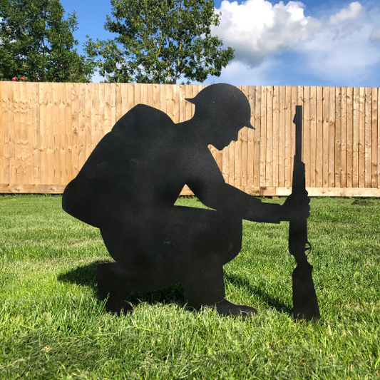 Kneeling Soldier Metal Garden Decoration - Black