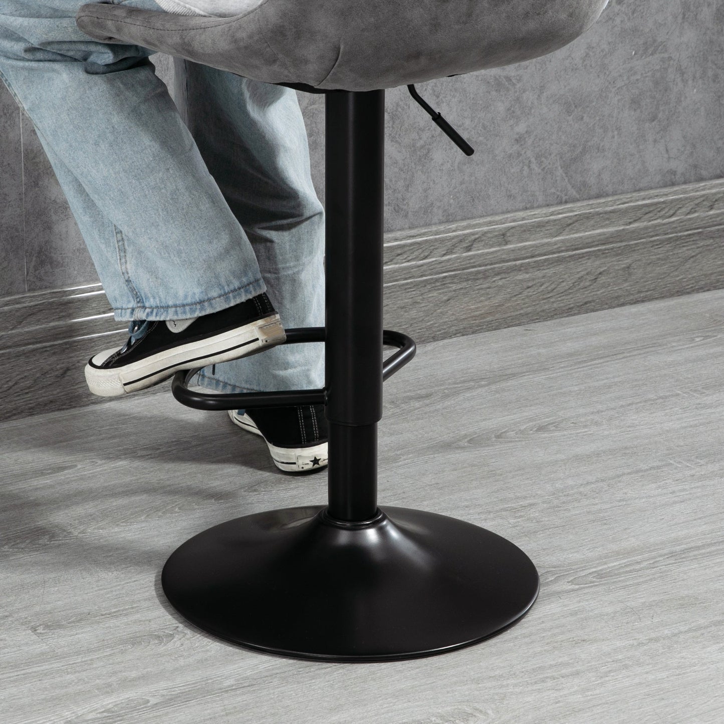 HOMCOM Bar Stools Set of 2, Swivel Counter Height Barstools with Back, Adjustable Bar Chairs, Breakfast Dining Stools for Kitchen Island Counter with Adjustable Steel Footrest & Base, Grey