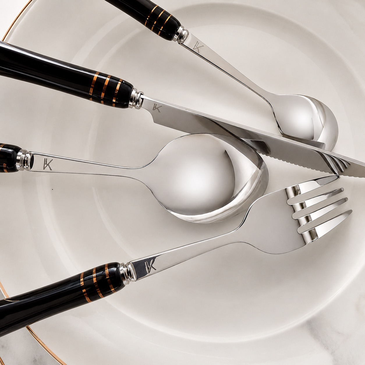 Heritage Gold 16-Piece Cutlery Set – Black