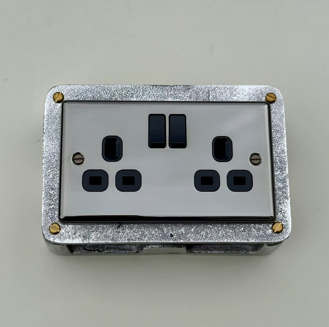 Mirror Finish Switched 13A Double Socket 230V 2 Gang 2G Socket Cast Metal Conduit Switch Industrial