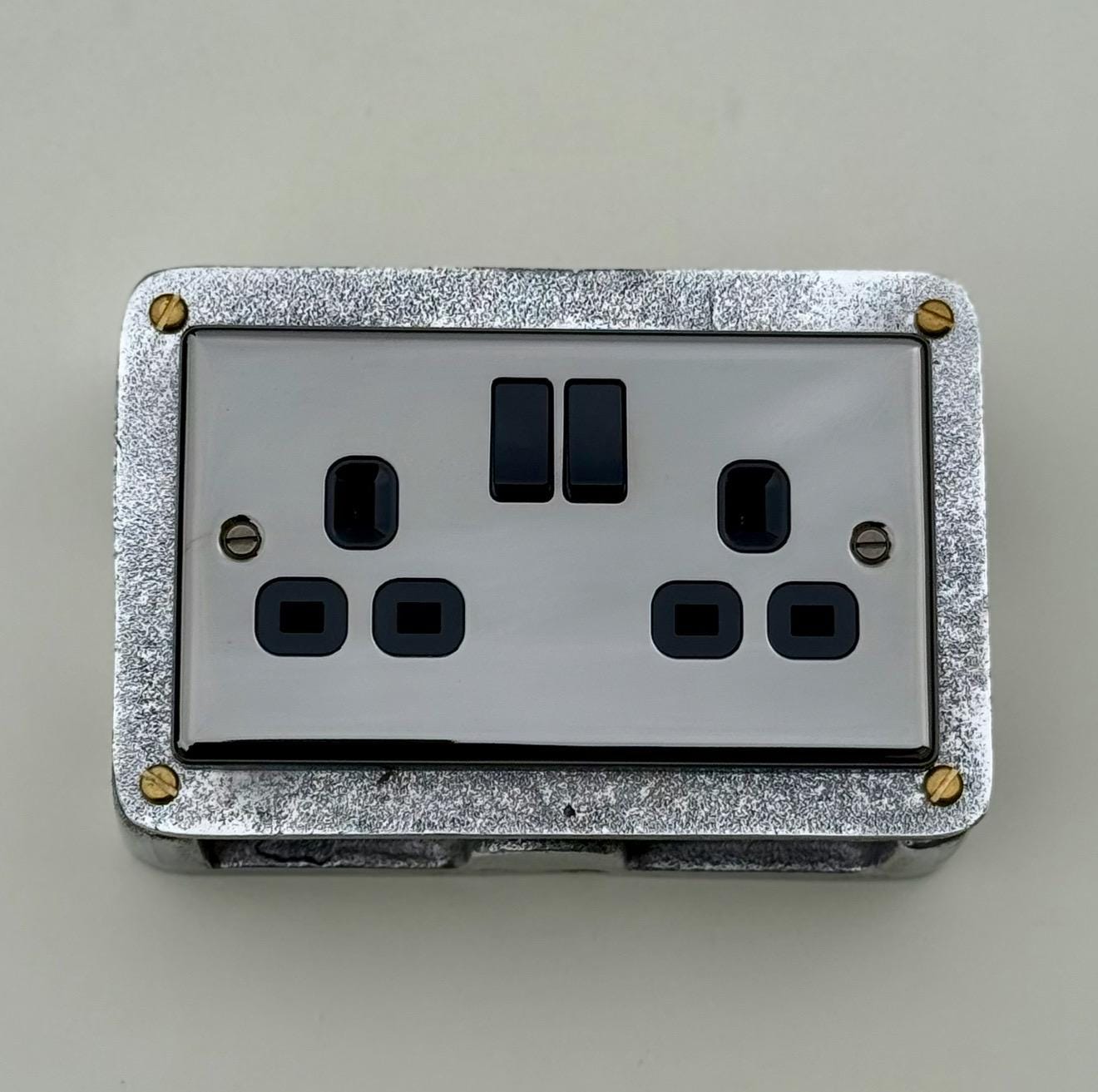 Mirror Finish Switched 13A Double Socket 230V 2 Gang 2G Socket Cast Metal Conduit Switch Industrial