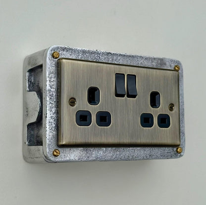 Antique Brass Double Switched 13A Power Socket 230V 13A 2 Gang 2G  Solid Cast Metal Conduit Industrial